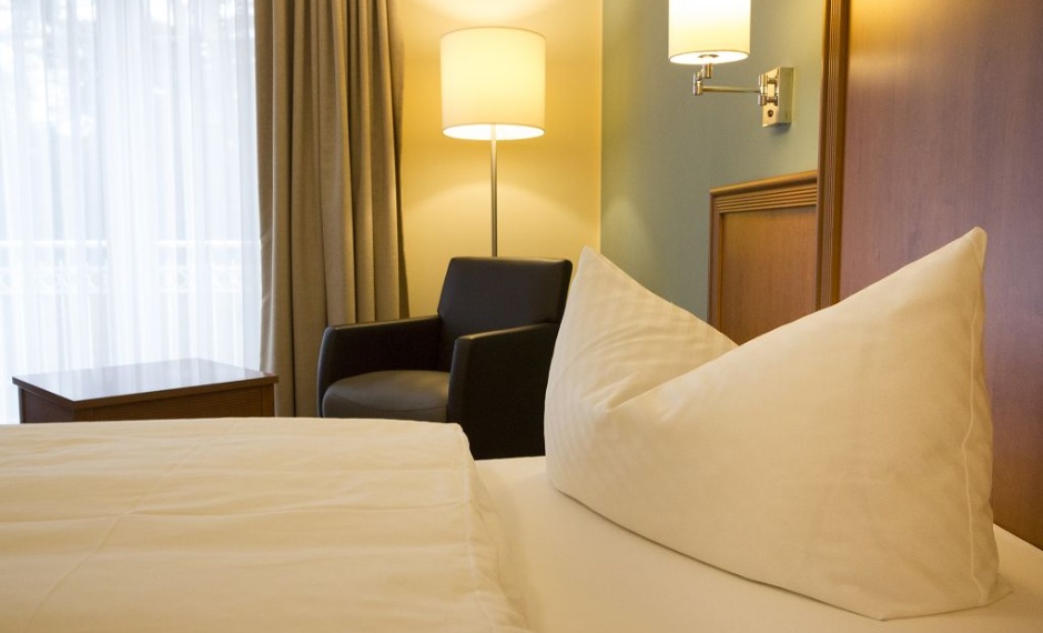 Komfortzimmer mit Balkon, strandnah, mit Doppelbett 1,80 x 2,00m | für Ihren perfekten Urlaub auf der Insel Rügen